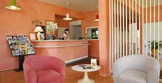 ホテル Inter-hotel Du Val Creancey